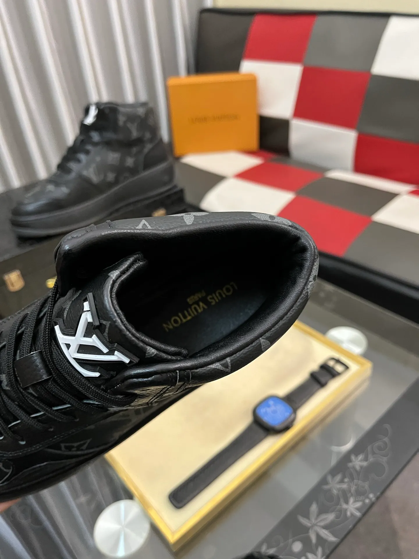 Ex-factory price: 438⌚️⌚️[LOUIS VUITTON] Same style as Louis Vuitton* official website 🚹Men's high-top casual shoes❤️Same style as popular celebrities and big names ~ Best-selling at home and abroad Lv focuses on the checkerboard series...Imported first-layer cowhide with special fabric ➕Full cotton, code number: 38-443️⃣Colors available